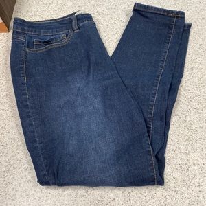 H by Halston mid rise skinny jean